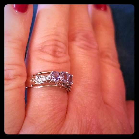 10K White Gold Tanzanite Ring - Picture 2 of 7